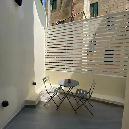 Nina, A Centrally Located Summery Appartement Gzira