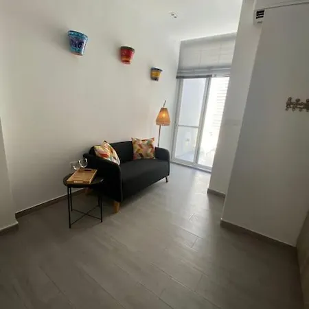 Nina, A Centrally Located Summery * Gzira