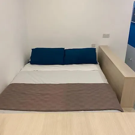 Nina, A Centrally Located Summery *