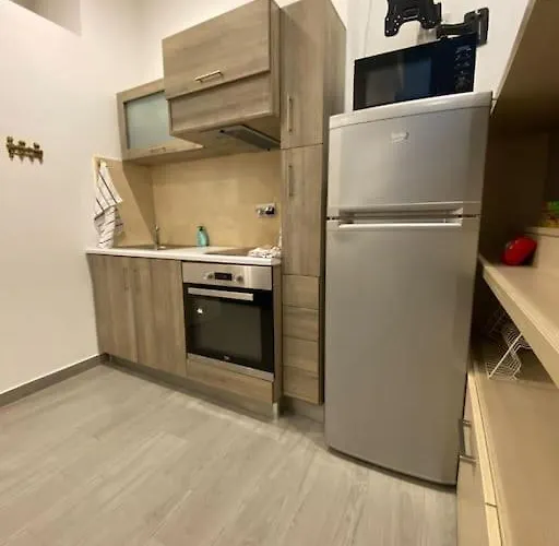 Nina, A Centrally Located Summery *