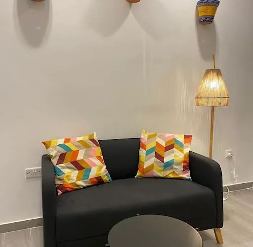 Nina, A Centrally Located Summery