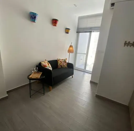 Nina, A Centrally Located Summery * 그지라