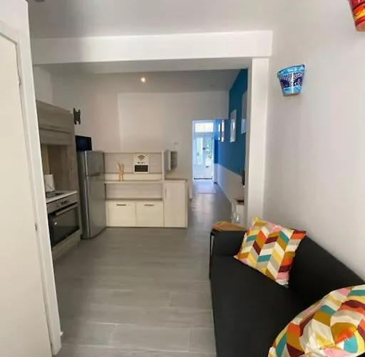 Nina, A Centrally Located Summery 그지라