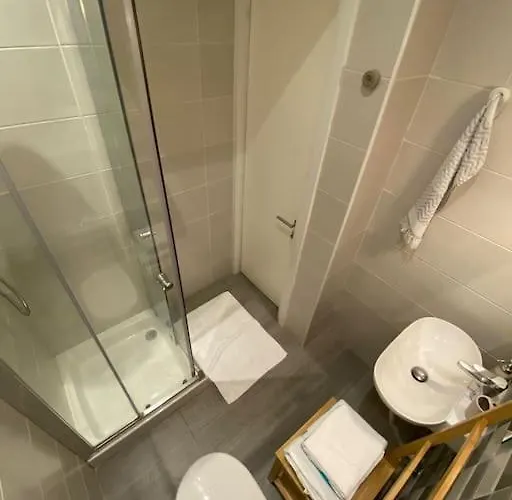 Nina, A Centrally Located Summery 아파트 *