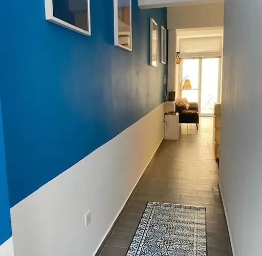 Nina, A Centrally Located Summery 아파트